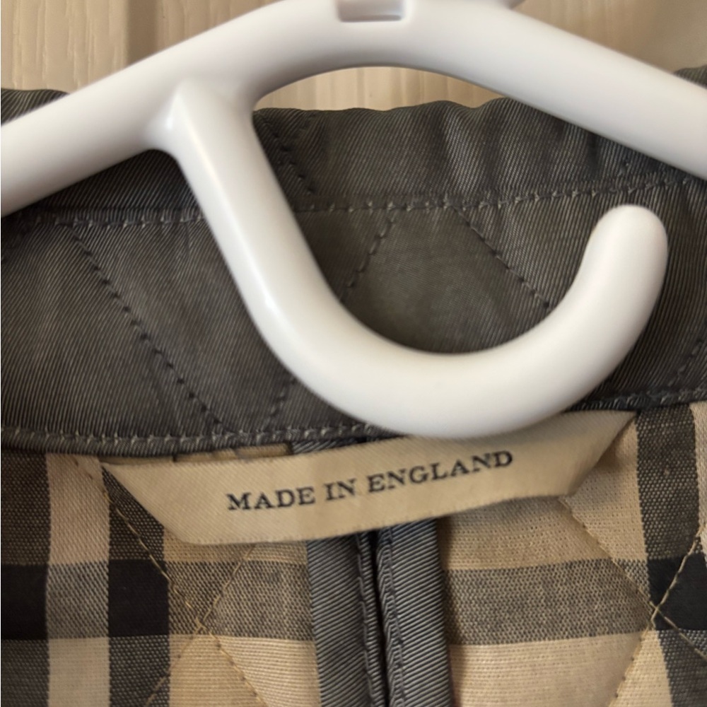 Quilted Burberry Jacket - Picture 3 of 5